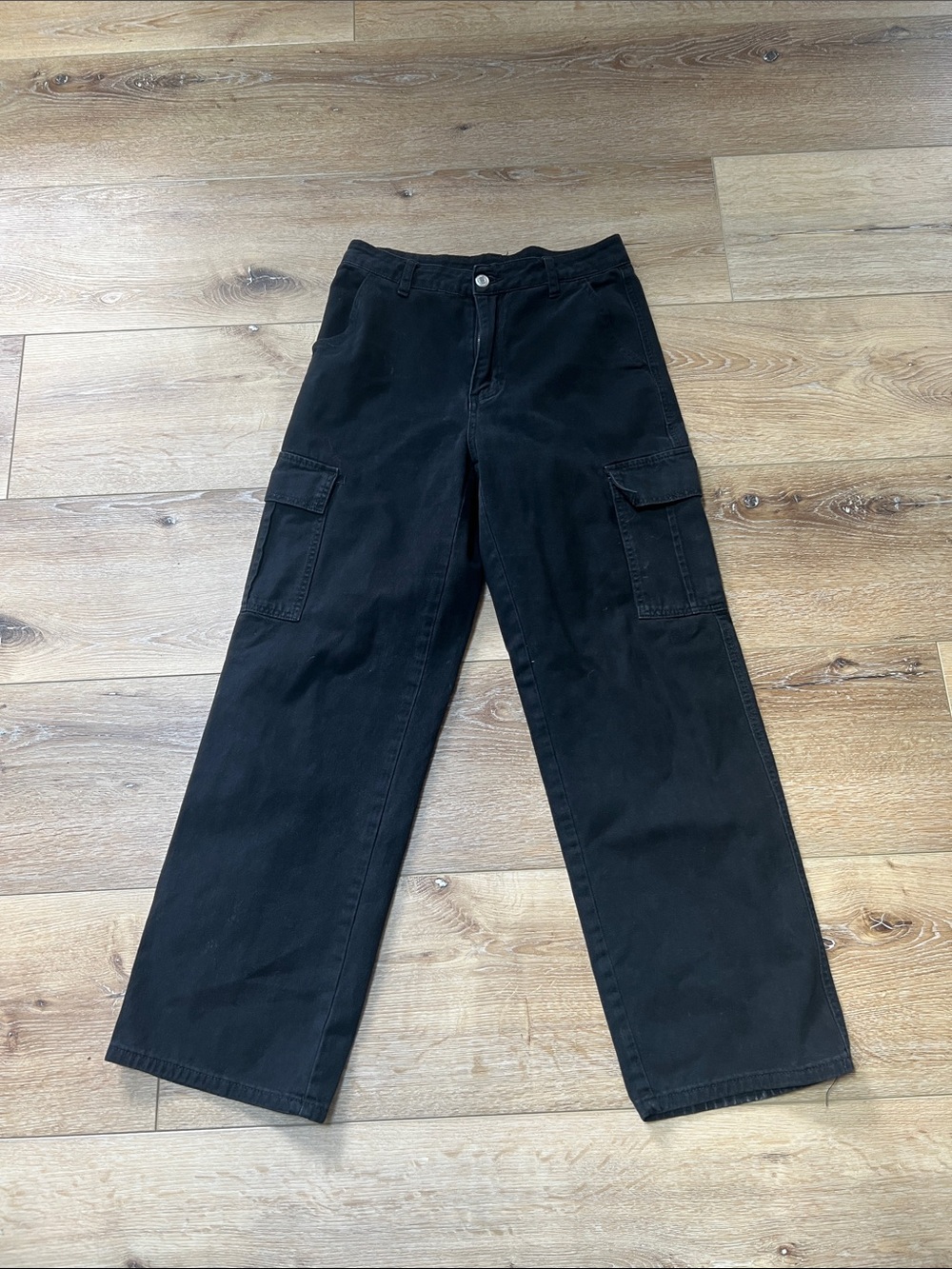Wide leg cargo jeans